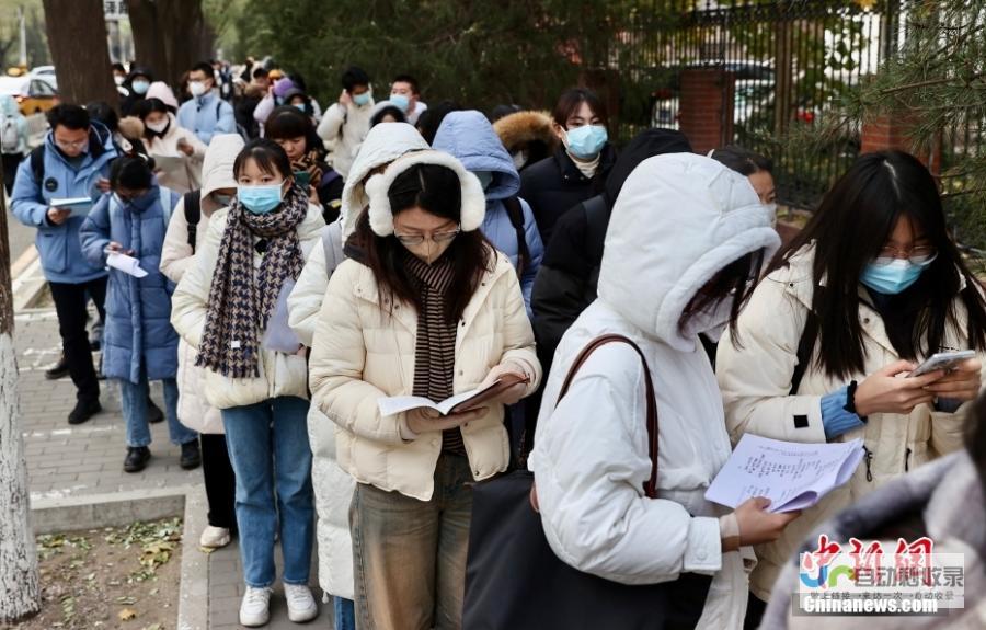 国考报名启动：拟招人数达三万九千七，近七成岗位专为应届生开放