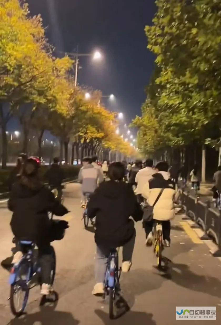 在夜幕下的开封城，大学生们踏上夜骑之旅