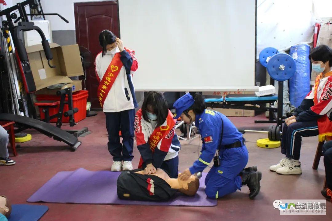 搜救行动紧张进行中 生死未卜 雪山遇险